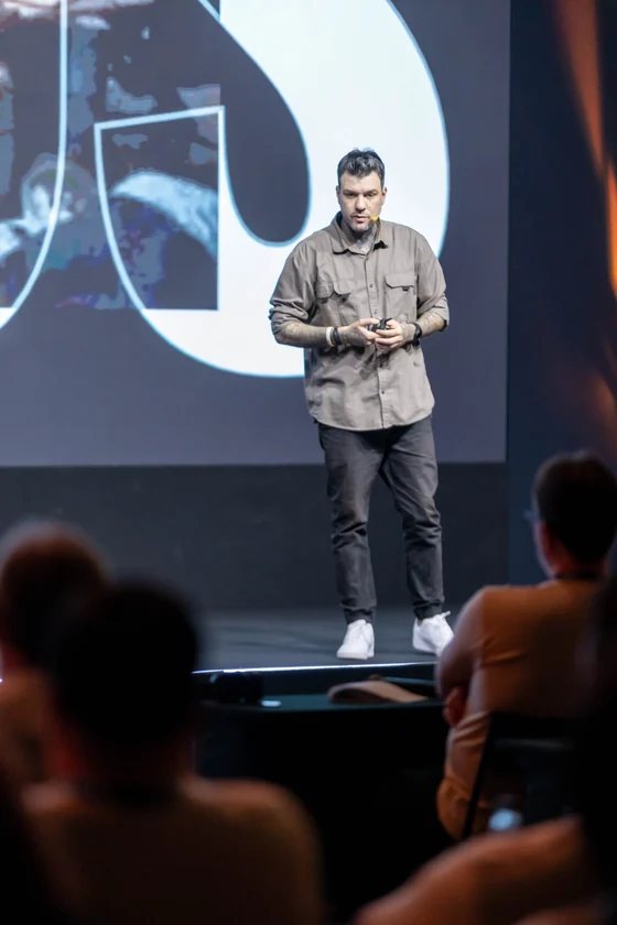 Gui Zanoni apresentando estratégia de futuro para executivos